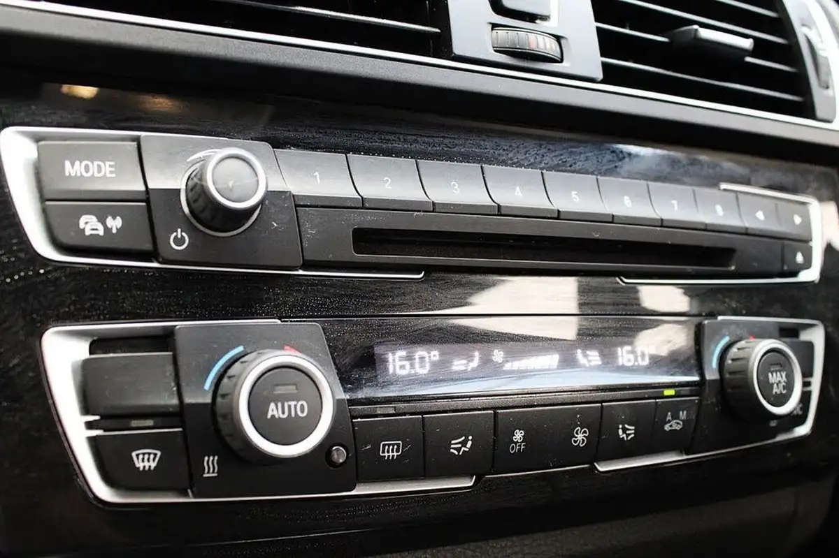 2015-bmw-1-series-20td-120d-m-sport-190bhp-3d-auto-big-28