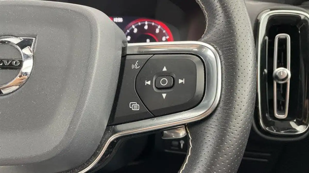 2020-volvo-xc40-20-t4-r-design-pro-awd-big-19