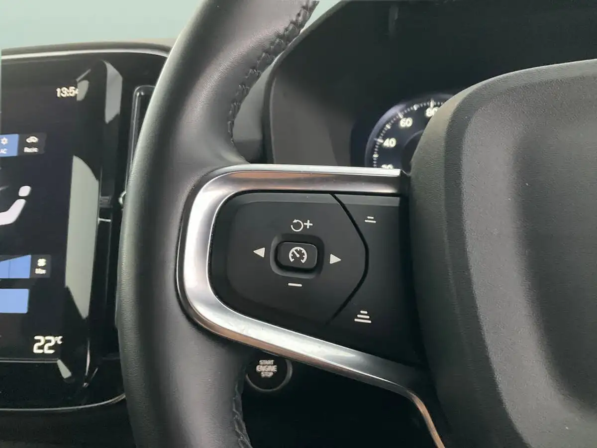 2022-volvo-xc40-15-t3-r-design-auto-big-26