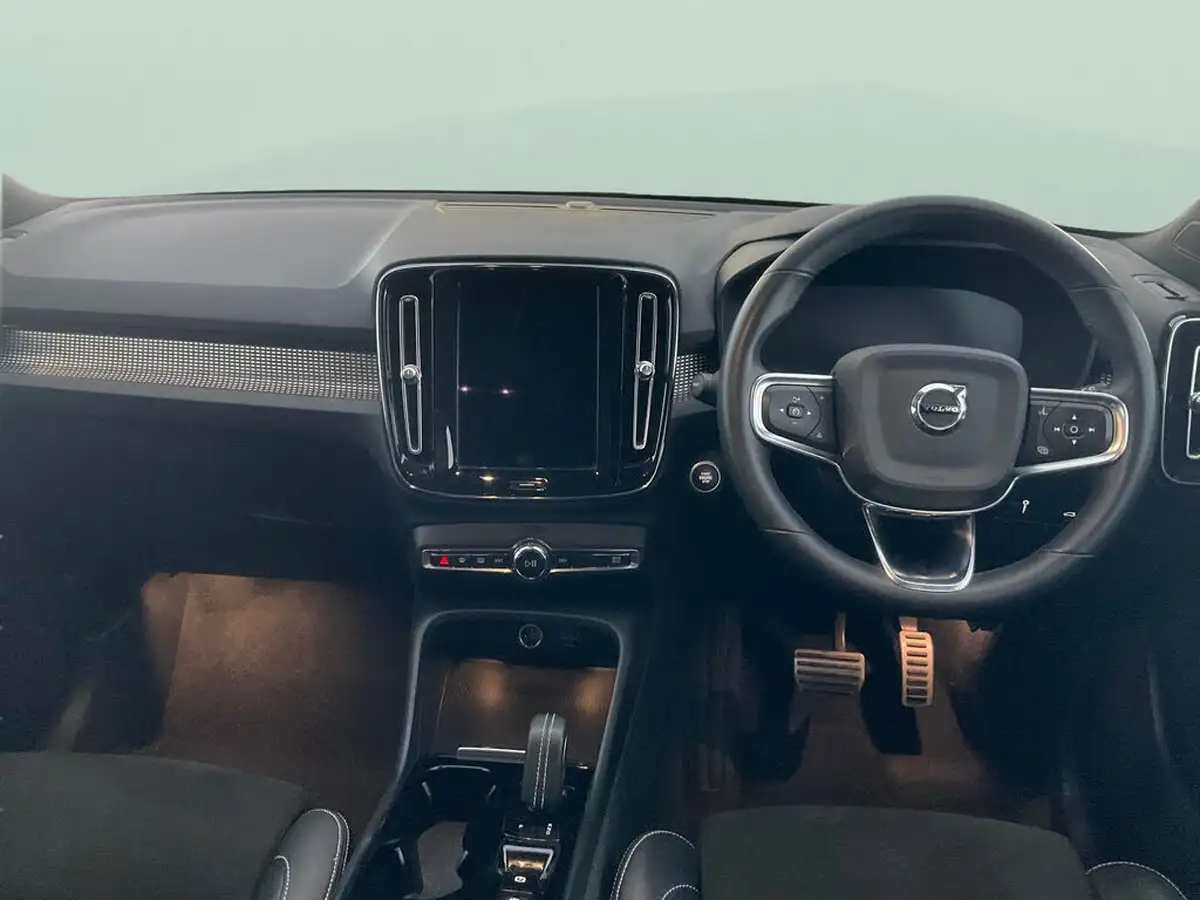 2022-volvo-xc40-15-t3-r-design-auto-big-2