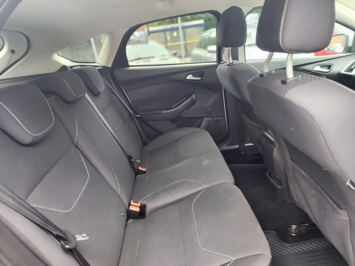 2014-ford-focus-16tdci-zetec-115ps-ss-hatchback-big-22