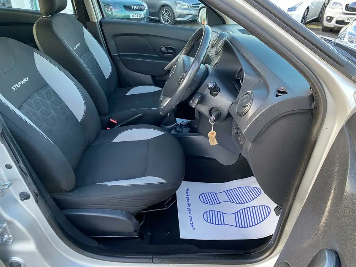 2014-dacia-sandero-stepway-15d-laureate-big-25