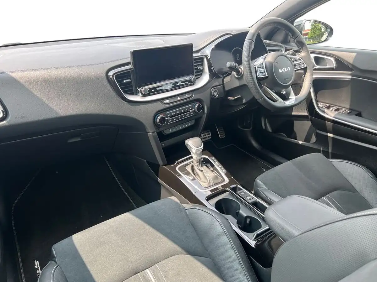2025-kia-ceed-15-t-gdi-gt-line-s-big-7