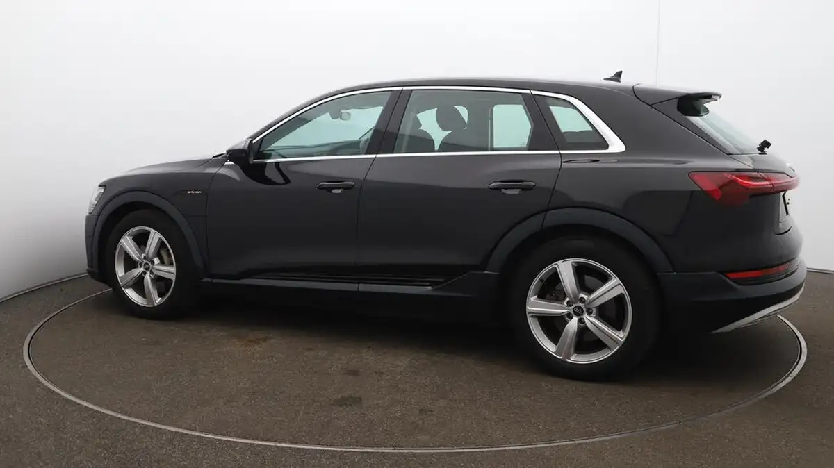 2022-audi-e-tron-55e-technik-station-wagon-big-48