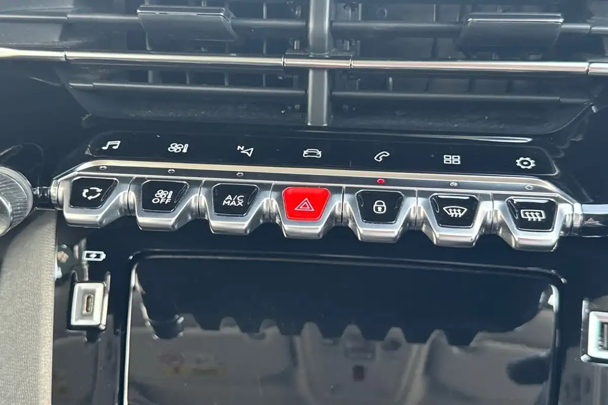2021-peugeot-2008-suv-12-puretech-allure-premium-100bhp-big-26