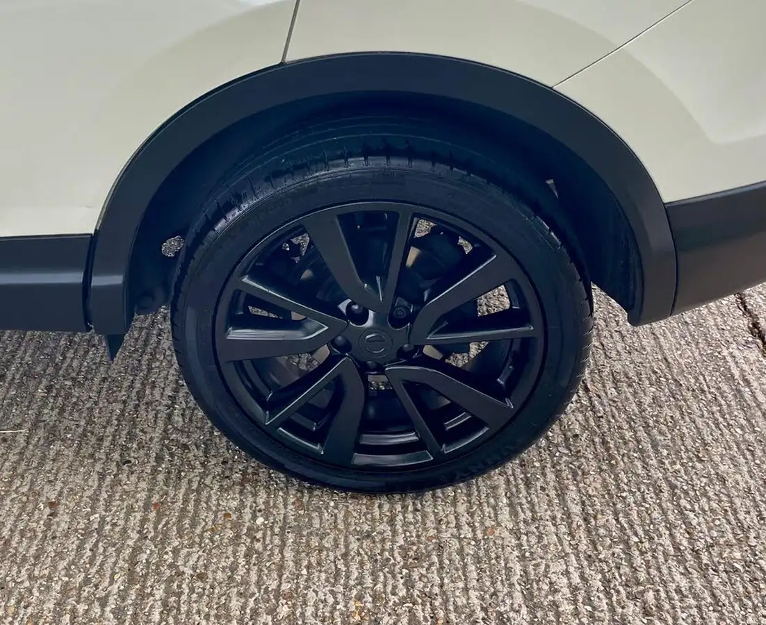 2017-nissan-qashqai-15dci-tekna-big-42