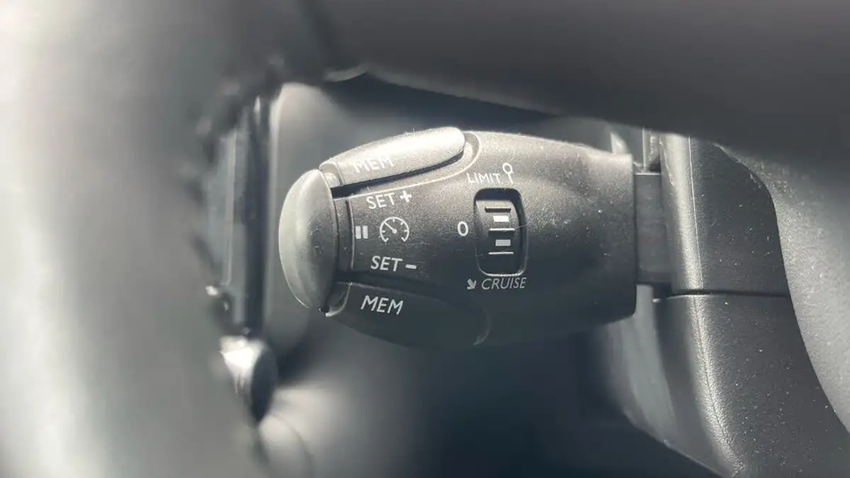 2020-citroen-c3-12-puretech-flair-plus-83ps-big-21