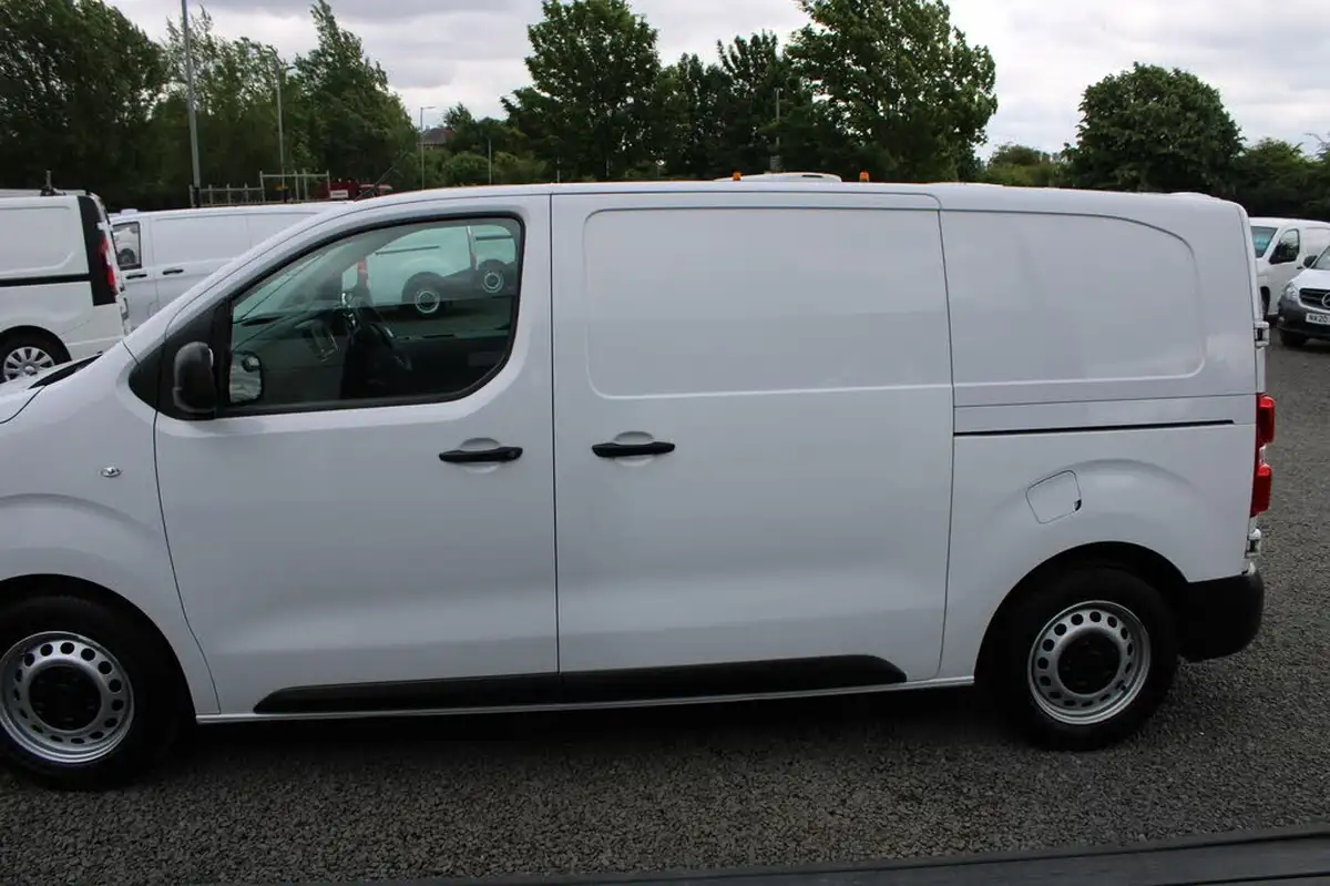 2023-vauxhall-vivaro-15td-2700-l1h1-dynamic-120pseu6d-big-8