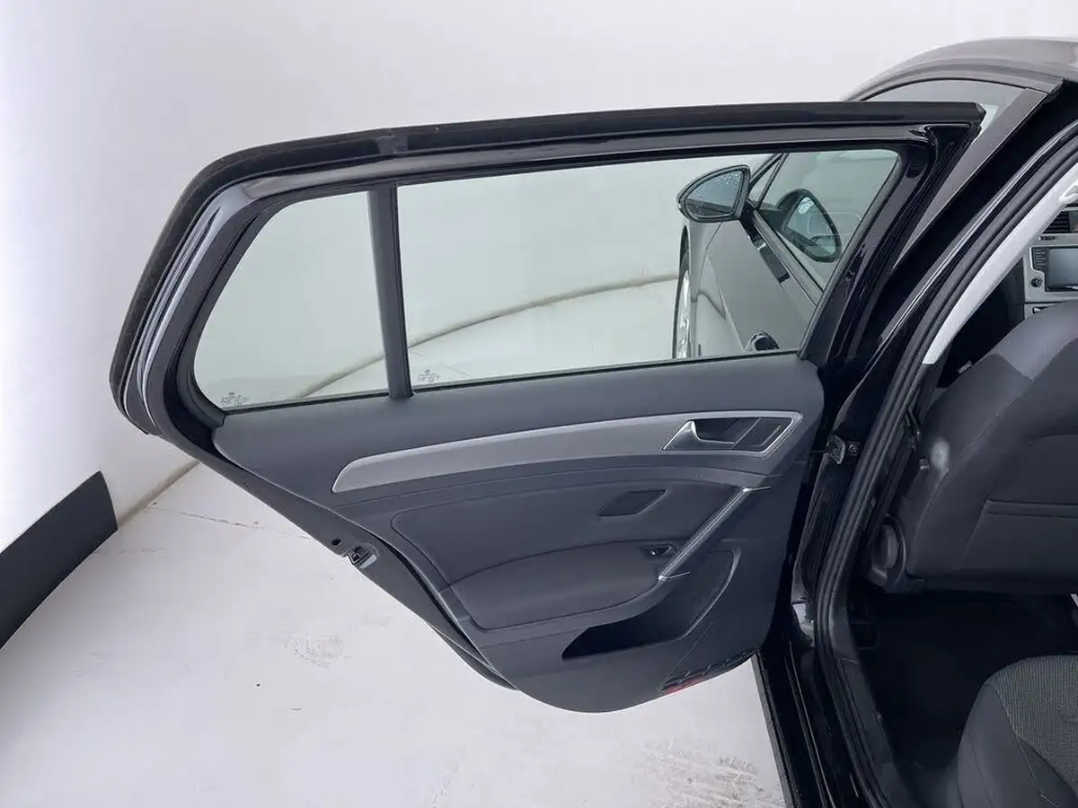 2015-volkswagen-golf-14-match-5d-dsg-big-27
