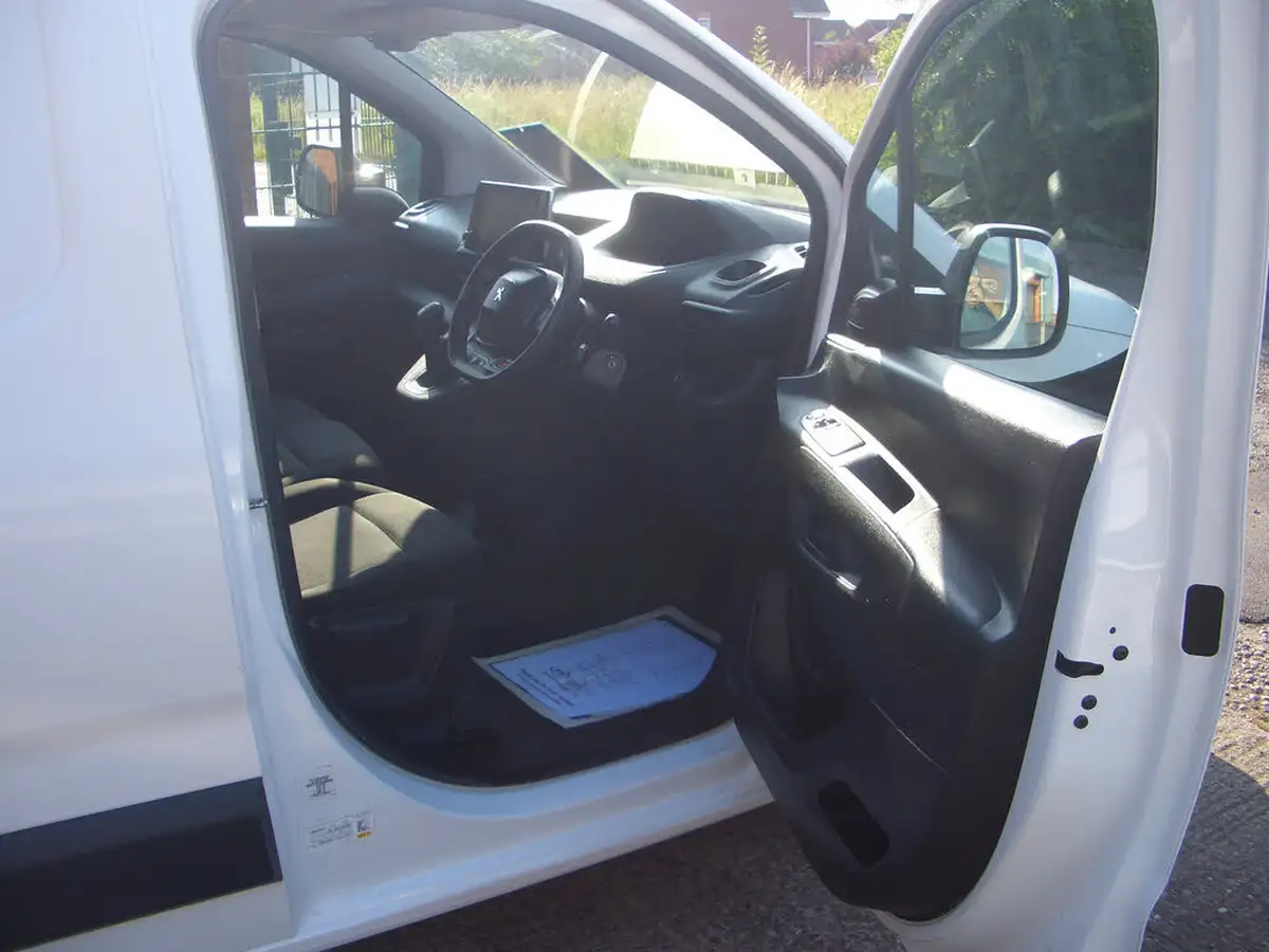 2021-peugeot-partner-15-bluehdi-1000-professional-100ps-eu6dt-panel-big-7