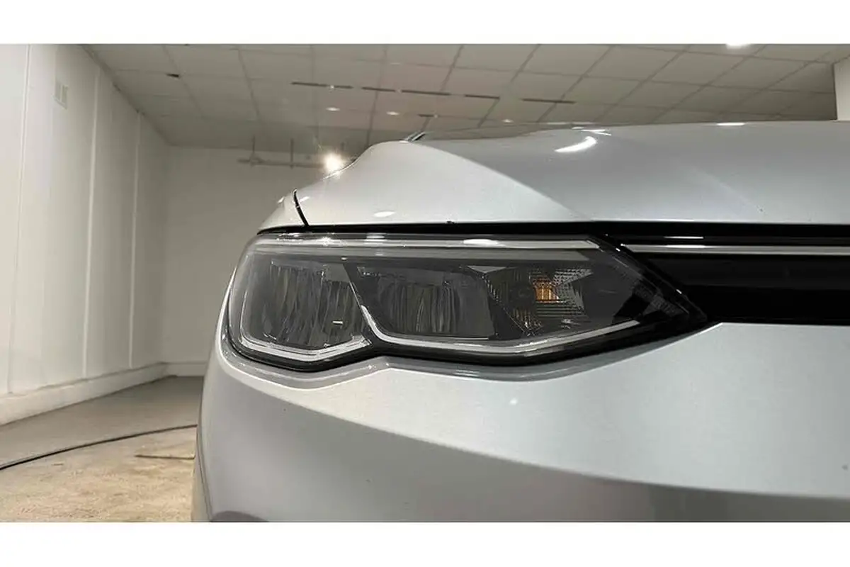 2022-volkswagen-golf-20tdi-life-hatchback-big-16