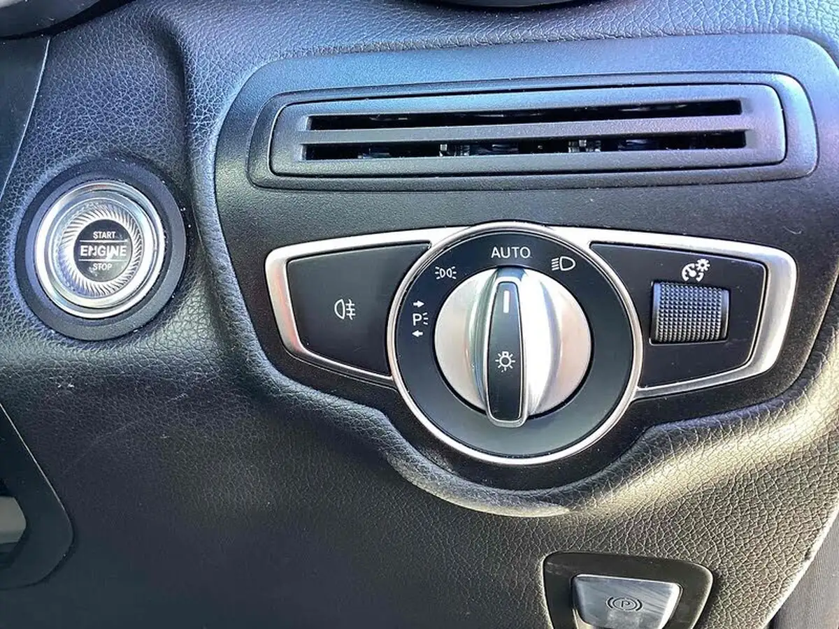 2021-mercedes-benz-glc-class-20d-glc220d-amg-line-station-wagon-5d-1950cc-4matic-plus-big-36