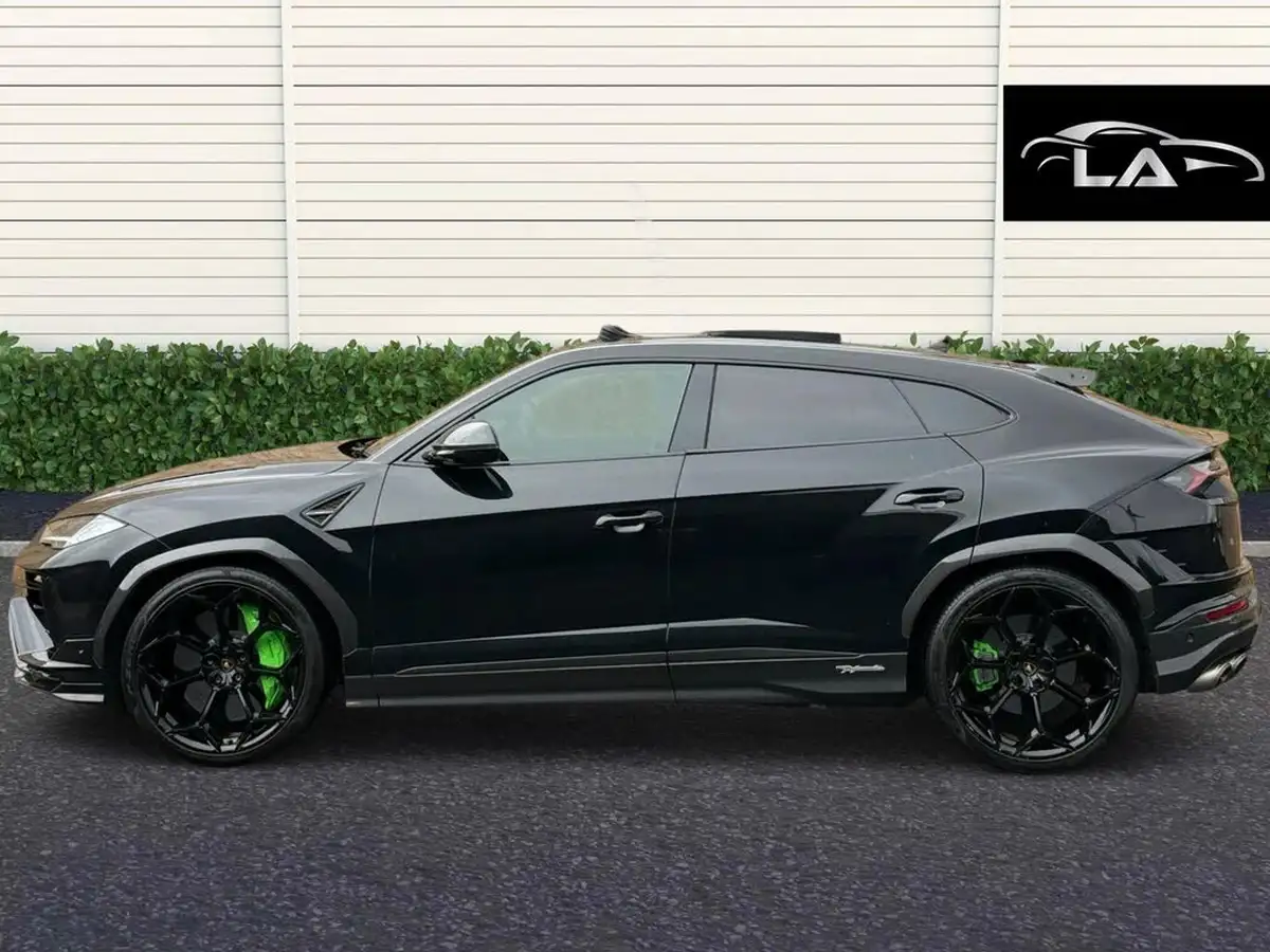 2023-lamborghini-urus-40-no-trim-big-2