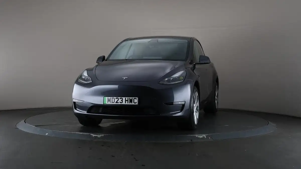 2023-tesla-model-y-e-long-range-big-48