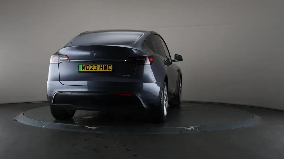 2023-tesla-model-y-e-long-range-big-72