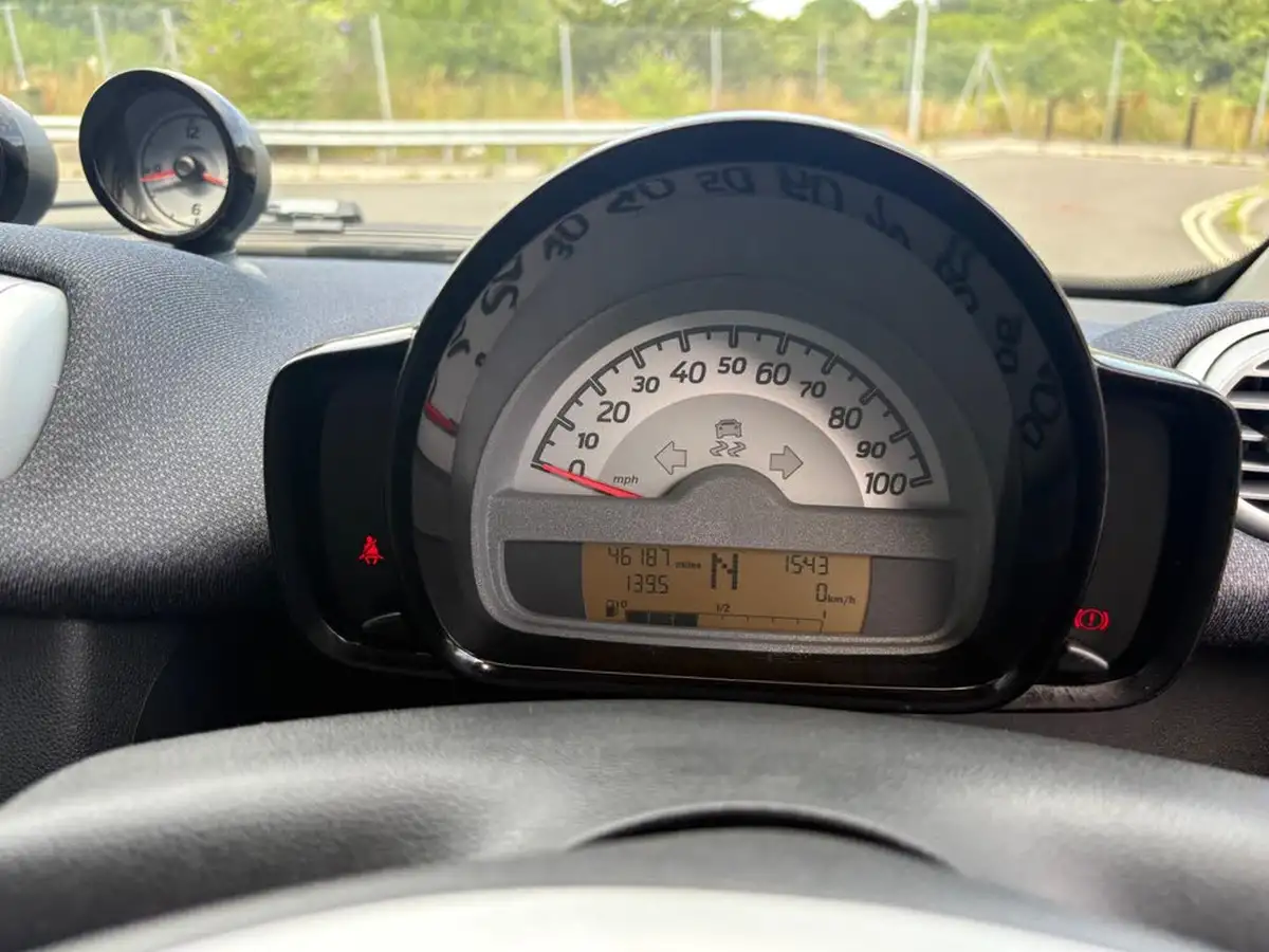 2014-smart-fortwo-10-grandstyle-mhd-71bhp-coupe-big-22