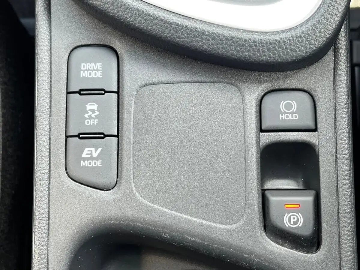 2024-toyota-yaris-cross-15-vvt-i-icon-big-50