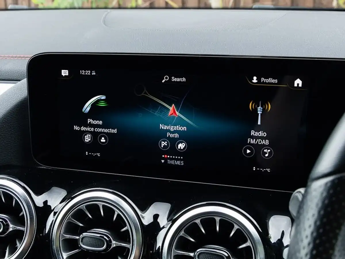 2021-mercedes-benz-eqa-e-eqa-250-amg-line-big-16