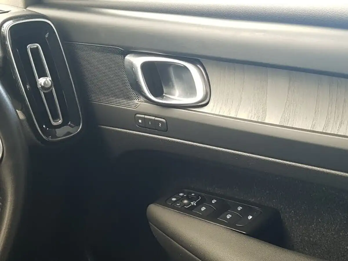 2020-volvo-xc40-15-t3-inscription-big-17