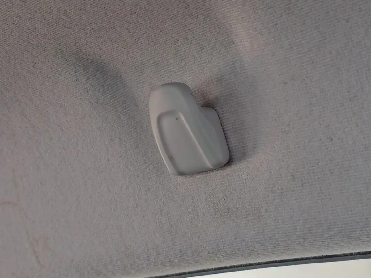 2015-peugeot-208-10-access-5d-big-40