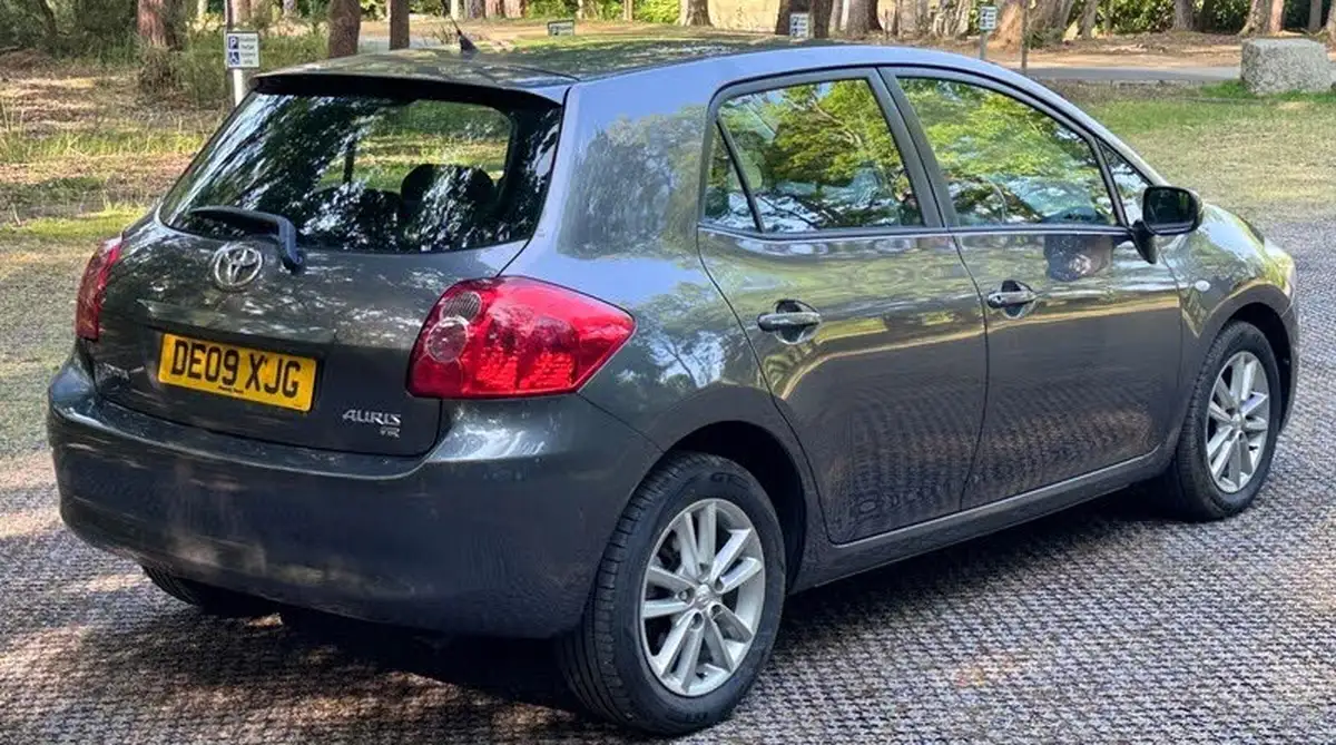 2009-toyota-auris-133-vvt-i-tr-5d-big-6