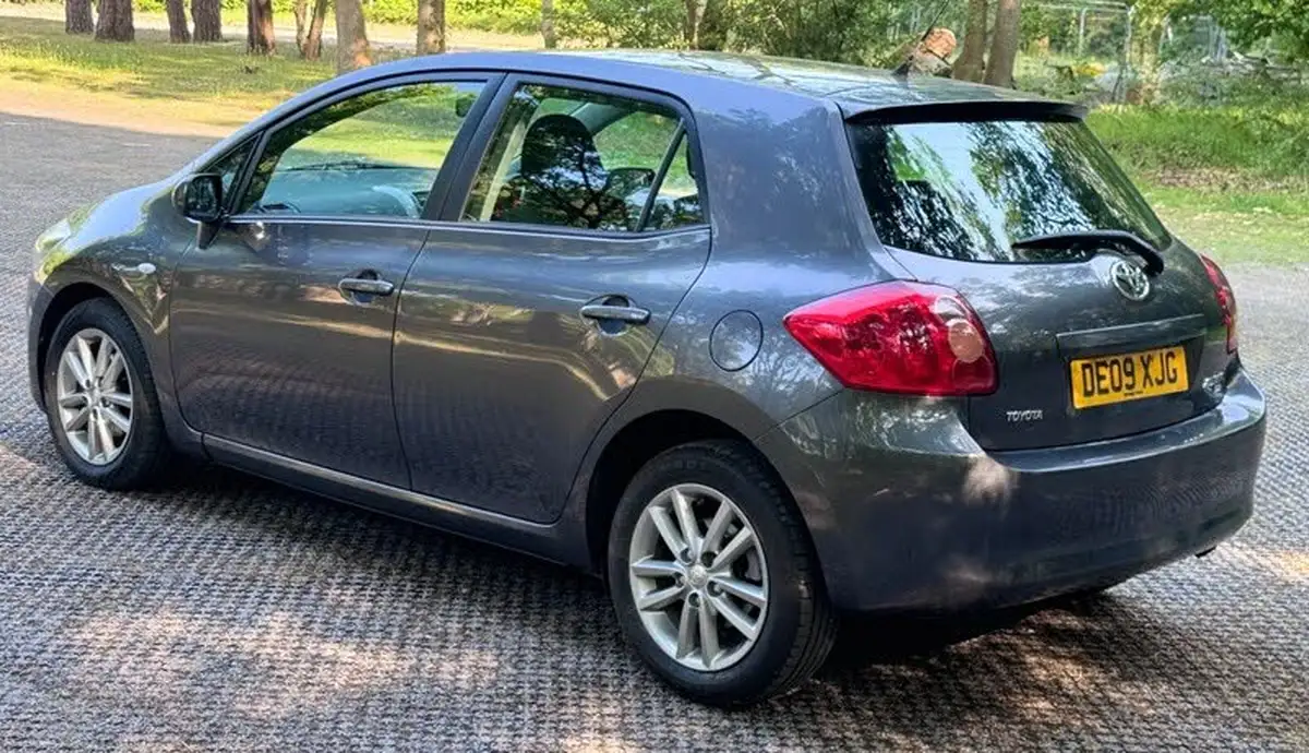 2009-toyota-auris-133-vvt-i-tr-5d-big-10