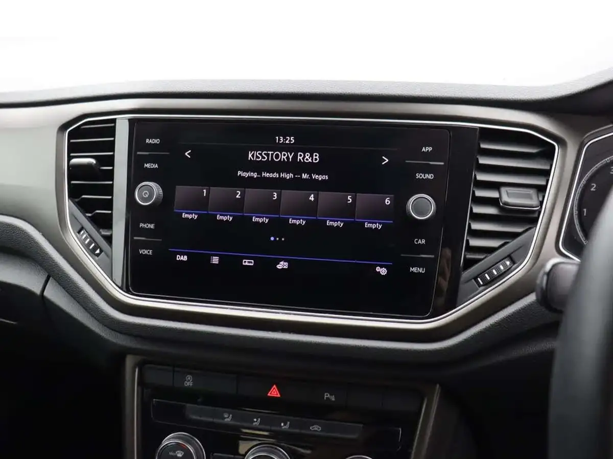 2018-volkswagen-t-roc-10-tsi-design-big-33