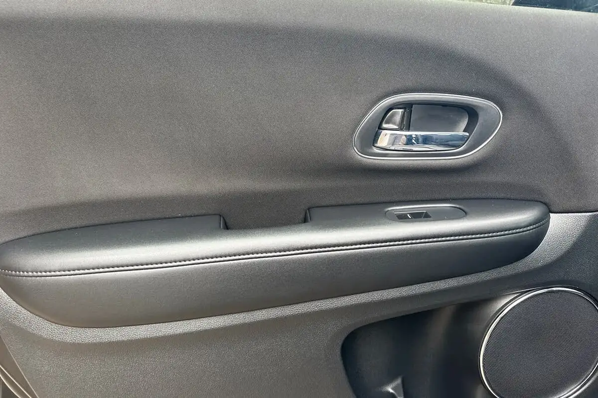 2018-honda-hr-v-16-i-dtec-se-navi-big-4