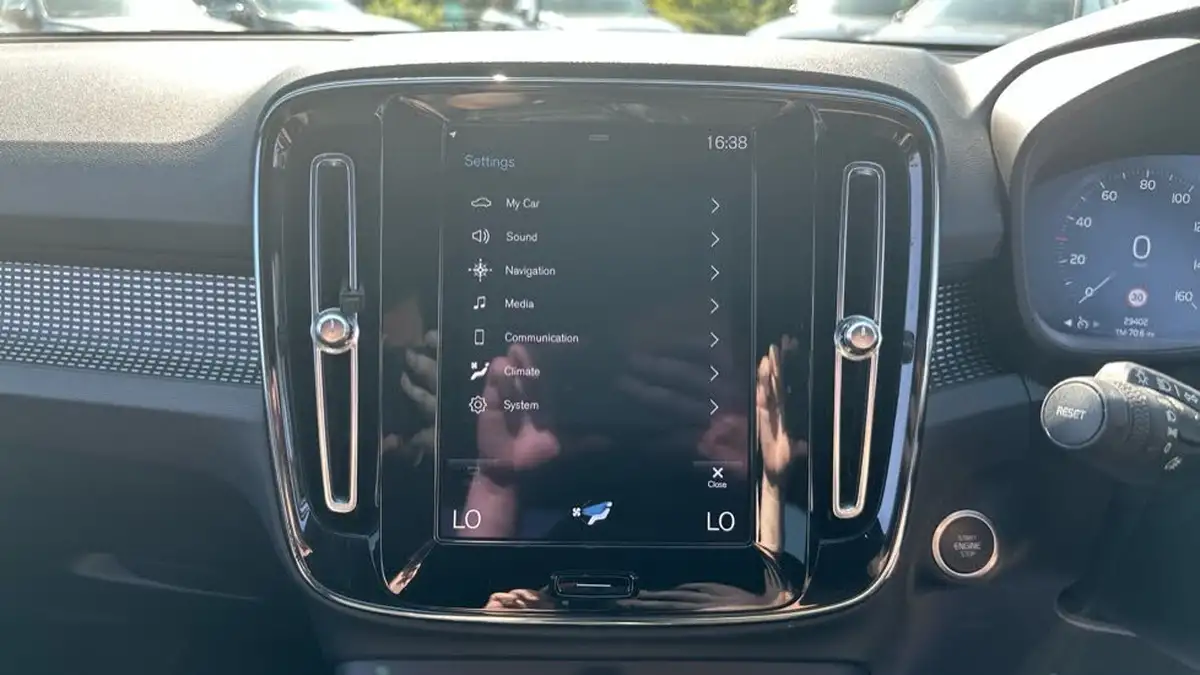2021-volvo-xc40-15-t3-r-design-161bhp-big-14