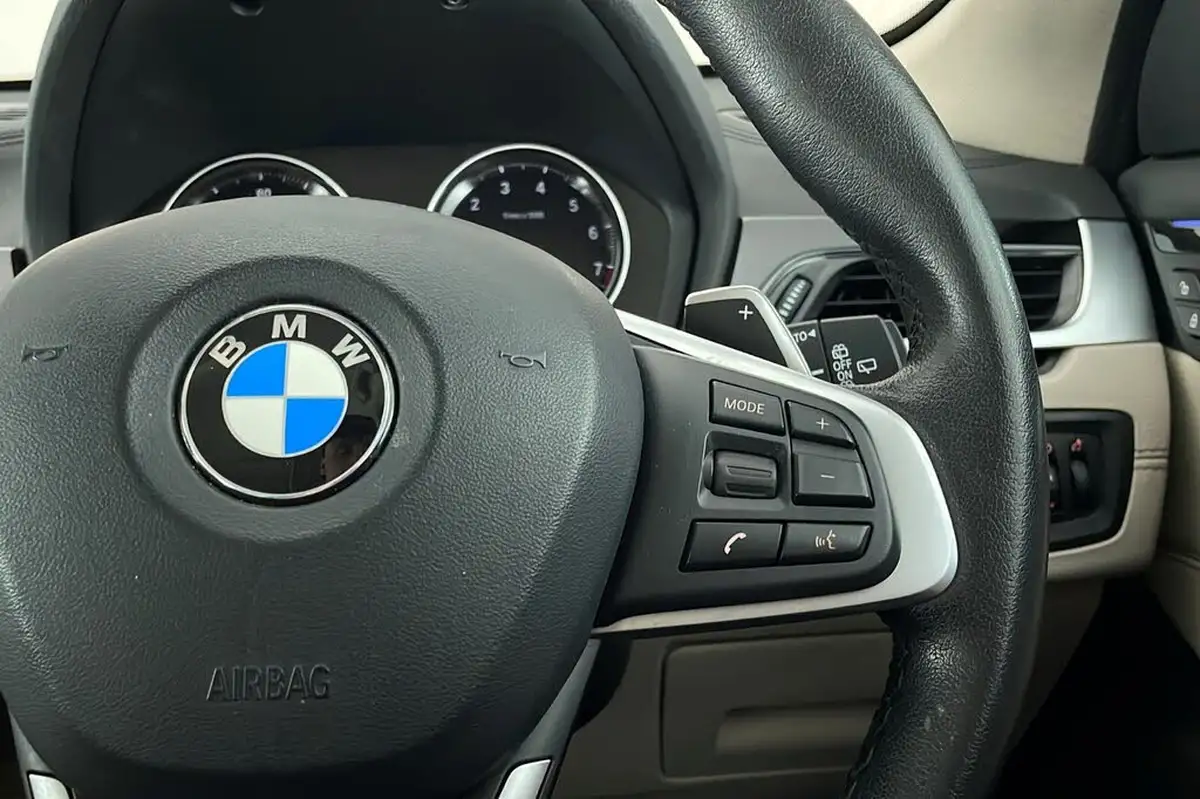 2019-bmw-x1-20-sdrive-20i-xline-sdrive-20i-big-15