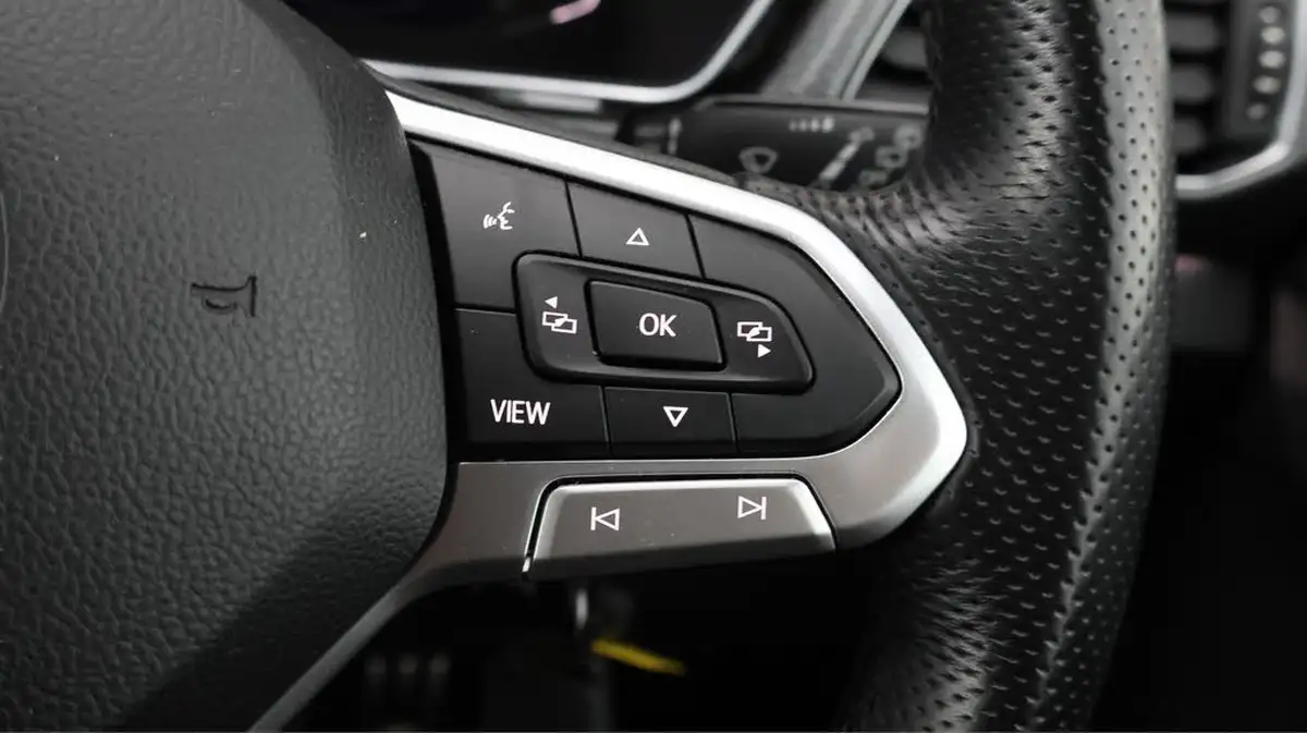 2019-volkswagen-t-cross-10-tsi-r-line-big-22