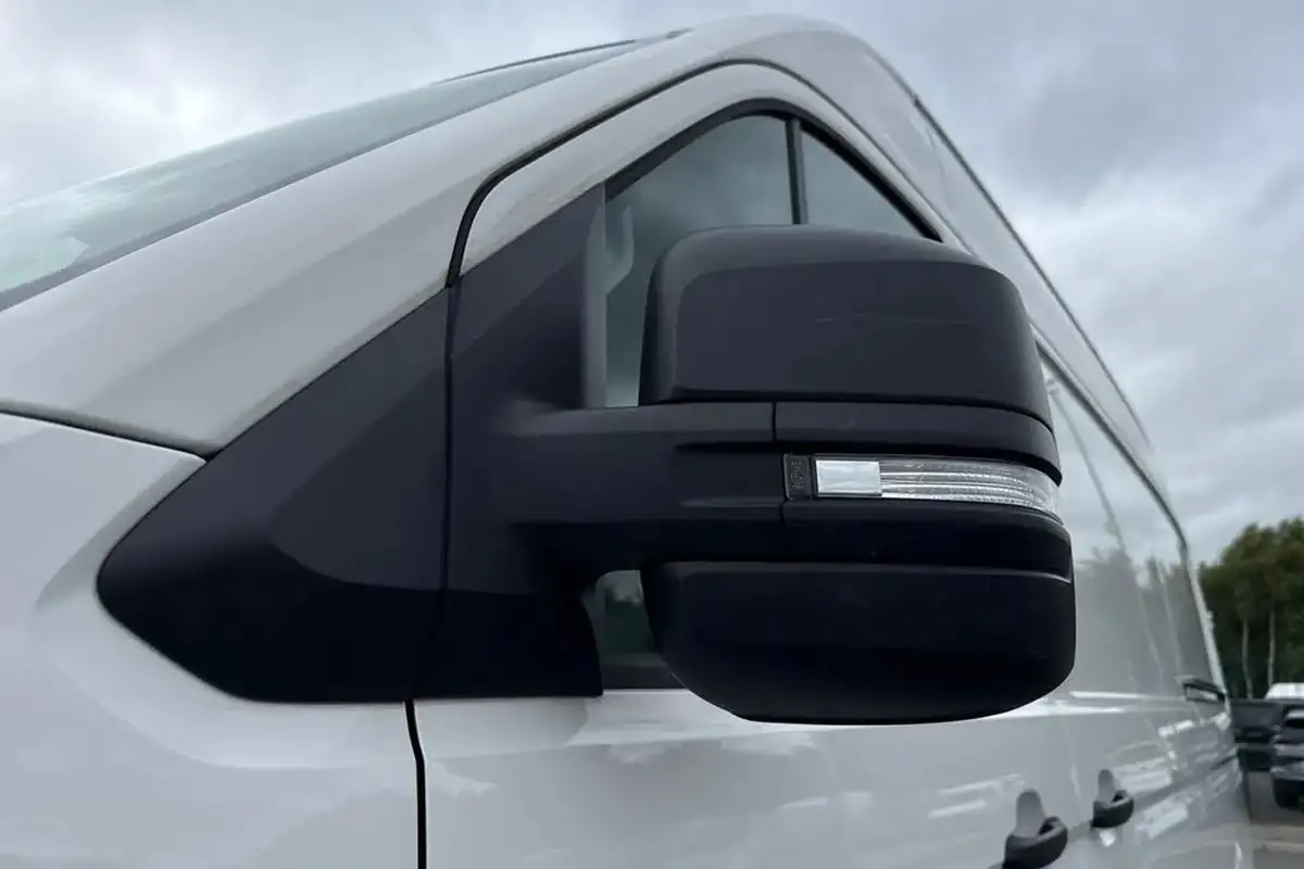 2024-volkswagen-crafter-20tdi-cr35-mwb-commerce-plus-140pseu6d-big-25