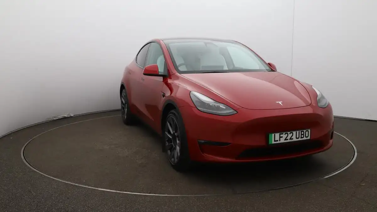 2022-tesla-model-y-e-long-range-big-23