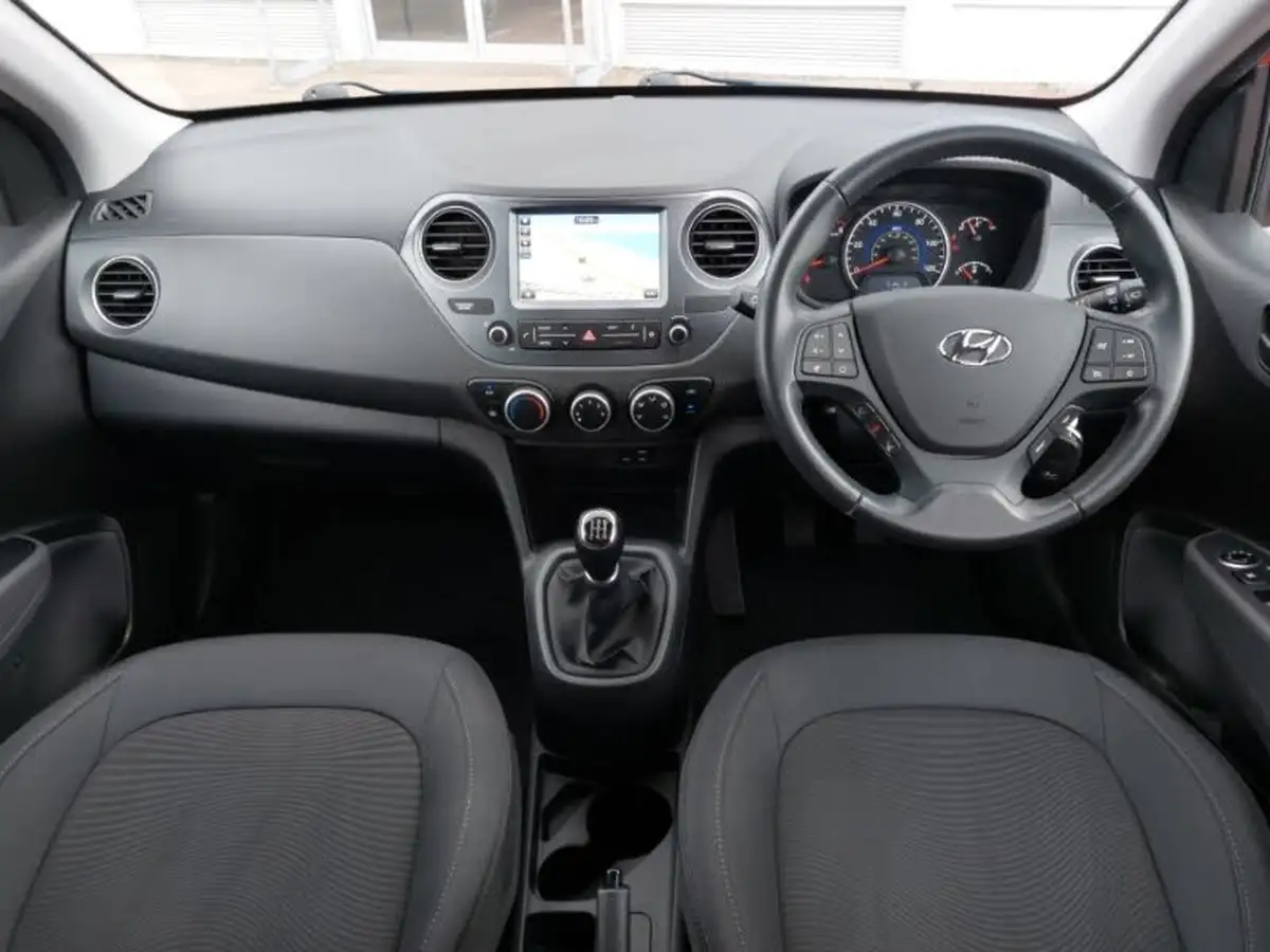 2020-hyundai-i10-10-play-big-2