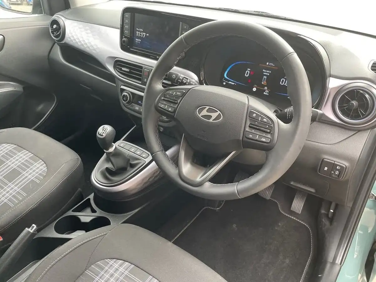 2025-hyundai-i10-12-premium-79ps-big-14