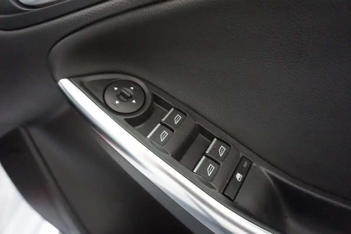 2018-ford-focus-20t-st2-hatchback-big-19