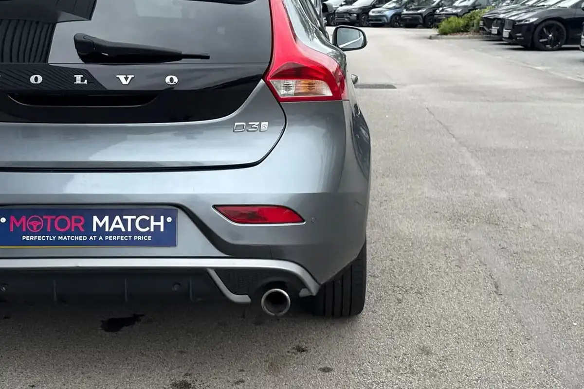 2016-volvo-v40-20td-d3-r-design-pro-geartronic-big-27
