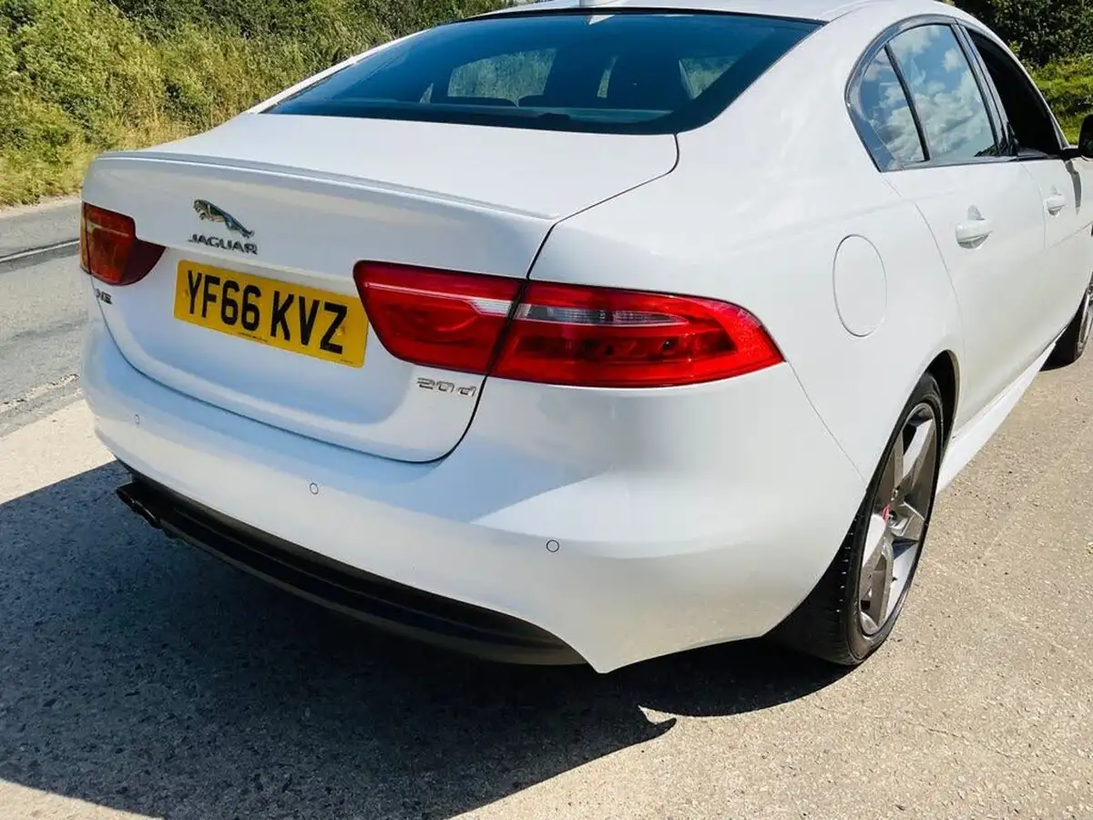 2016-jaguar-xe-20d-r-sport-180ps-big-14