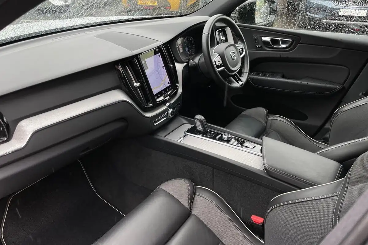 2021-volvo-xc60-20-b5-r-design-big-25