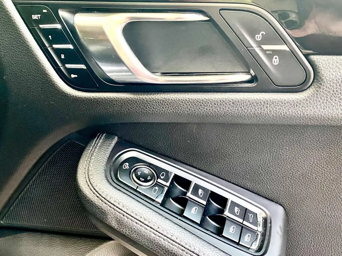 2016-porsche-macan-20-big-49