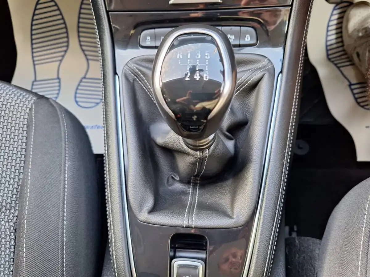 2018-vauxhall-grandland-x-12-se-132ps-big-25
