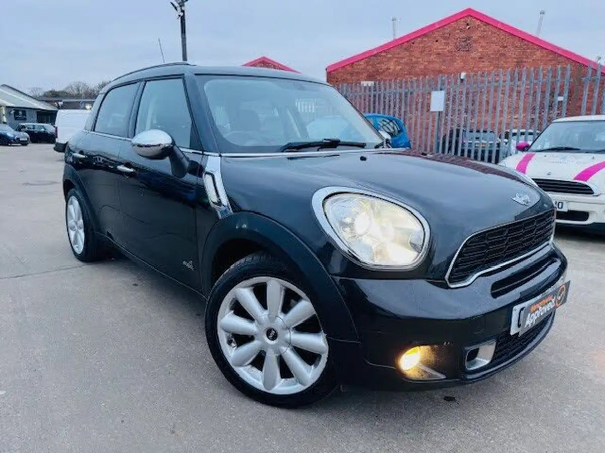 2012-mini-countryman-16-cooper-s-190bhp-all4-big-0