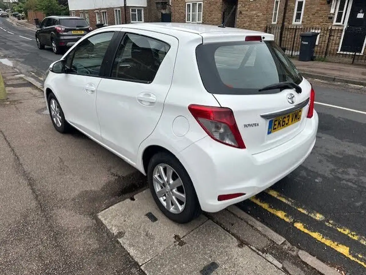 2013-toyota-yaris-133-tr-vvt-i-5d-big-7