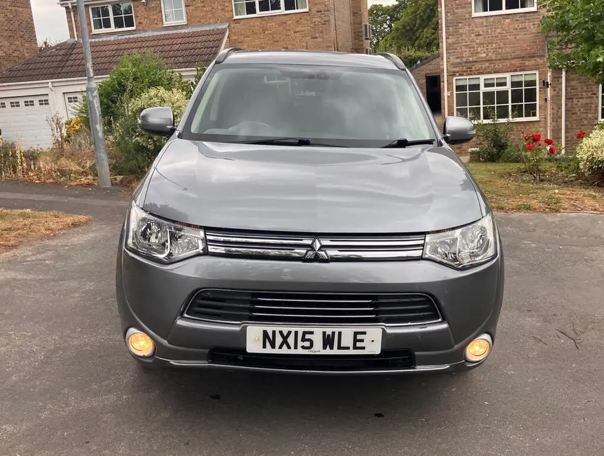 2015-mitsubishi-outlander-20-gx3h-phev-5st-big-5