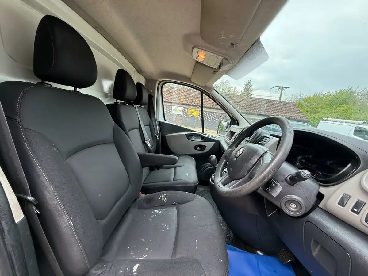 2015-renault-trafic-16dci-ll29-115-business-low-roof-van-big-11