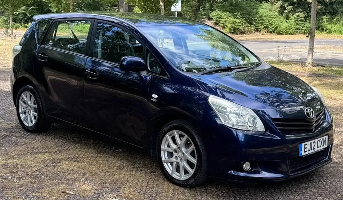 2012-toyota-verso-22td-tr-big-8