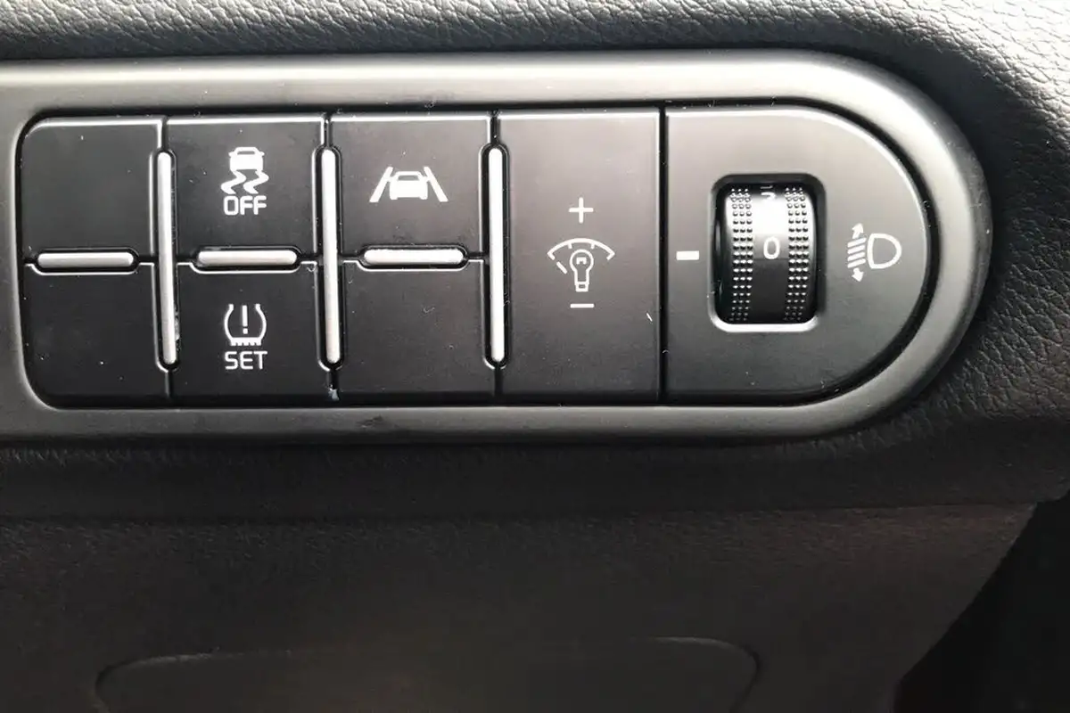 2025-kia-ceed-15-t-gdi-3-sportswagon-dct-big-20