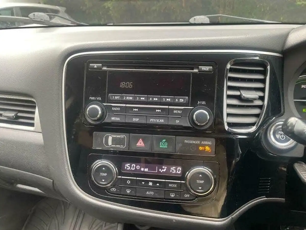 2015-mitsubishi-outlander-20-gx3h-phev-5st-big-33