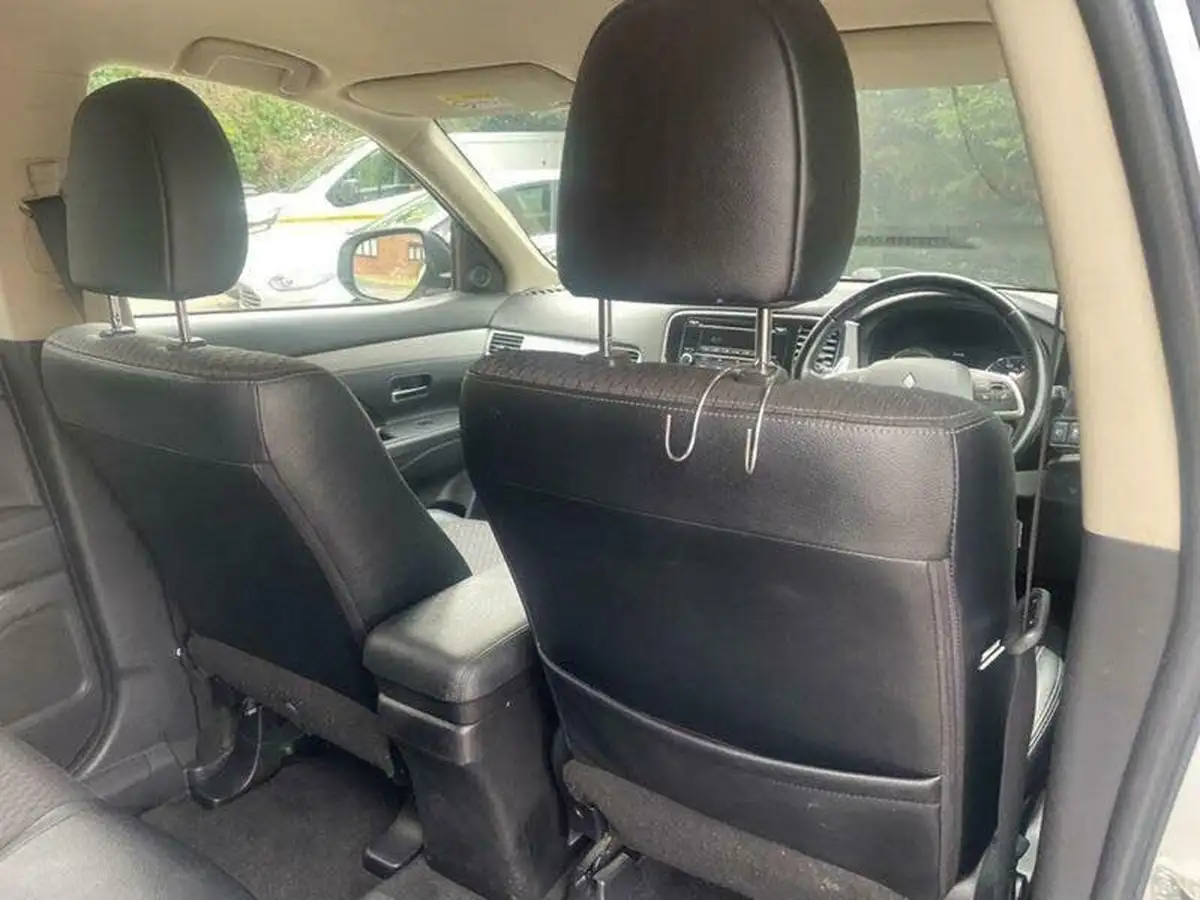 2015-mitsubishi-outlander-20-gx3h-phev-5st-big-9