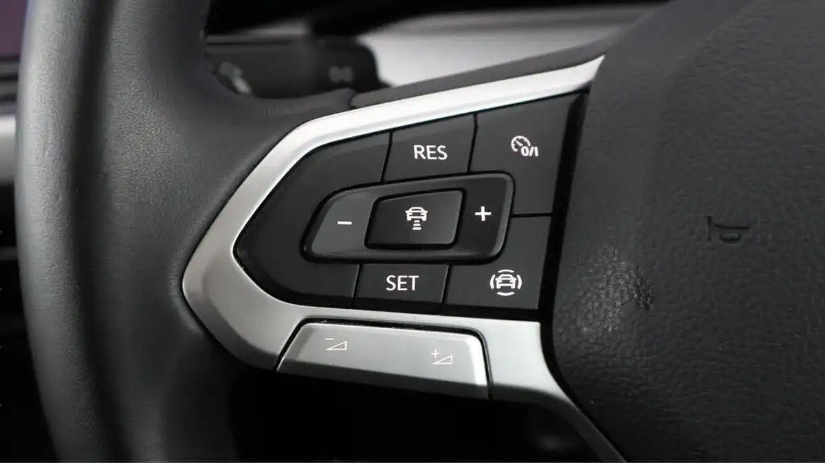 2022-volkswagen-golf-15-tsi-life-150ps-hatchback-big-21